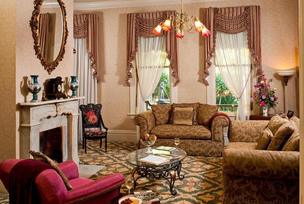 Two-Bedroom King Suite Rose Suite
