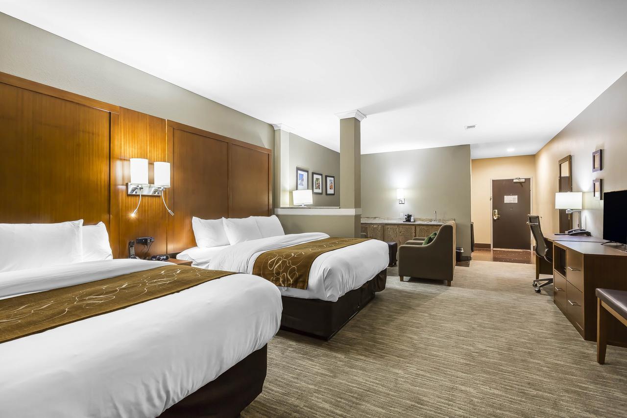 Suite Two King Beds Accessible or Non-Smoking