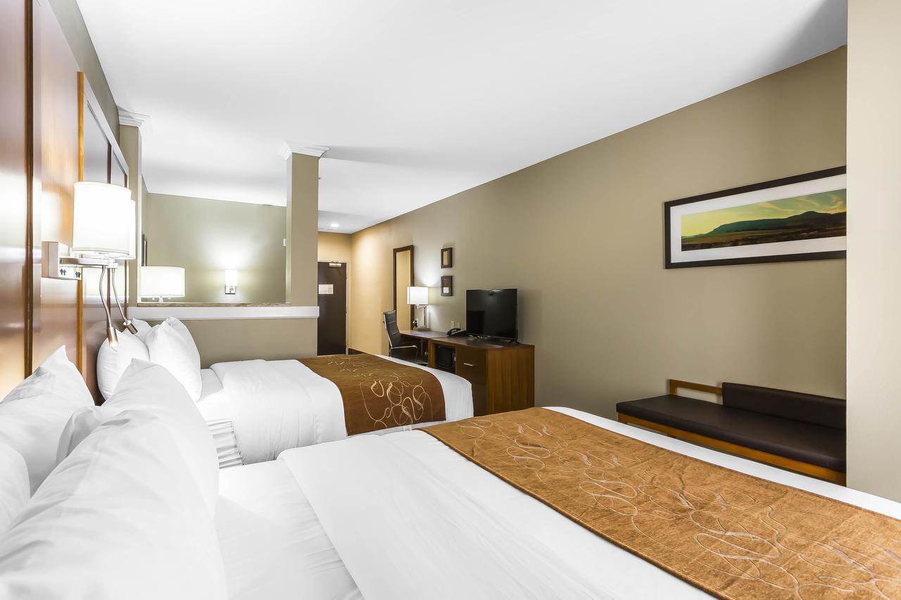 Queen Suite Two Queen Beds