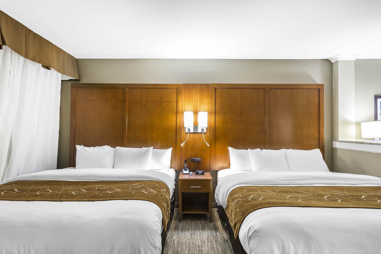 Queen Suite Two Queen Beds