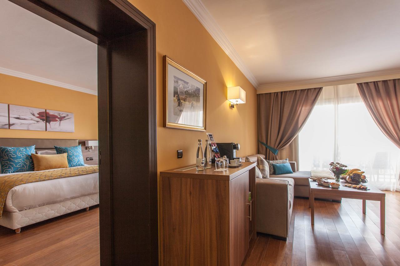 Suite Prestige Bain à remous Deux chambres Doubles avec Vue sur Piscine