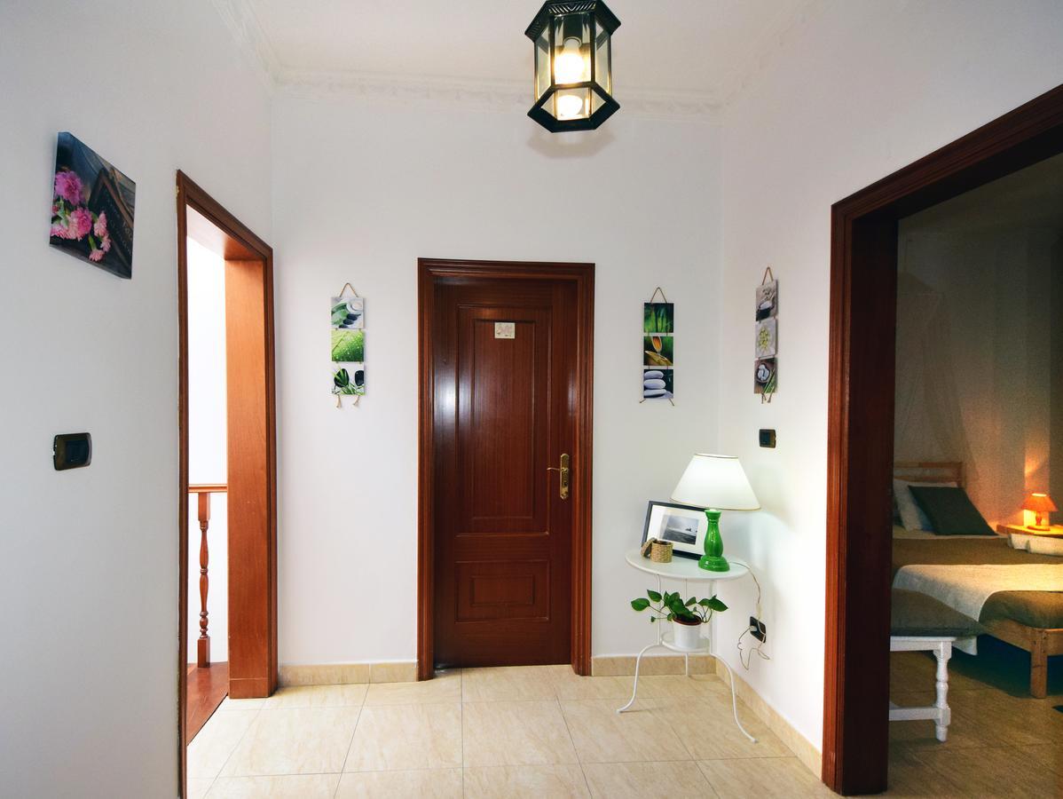 Camera Doppia con Letti Singoli e Bagno in Comune