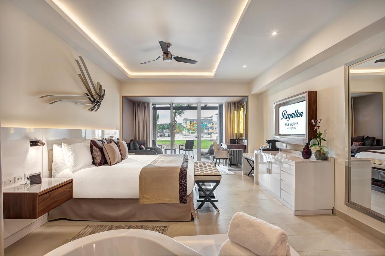 Luxury Junior Suite Swim Out