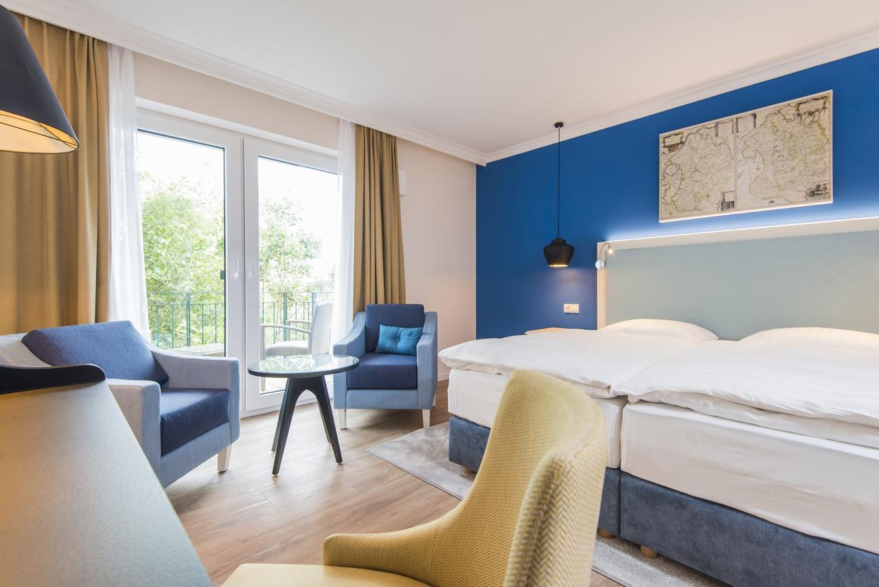 Wohnzimmer mit Balkon