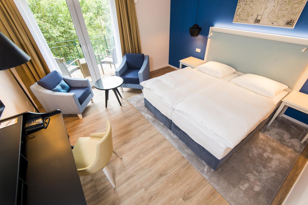 Wohnzimmer mit Balkon