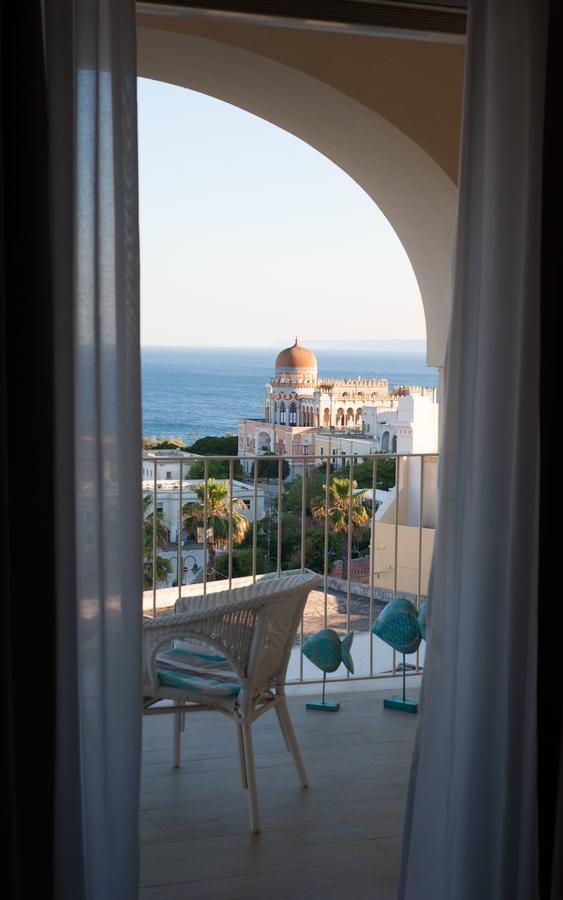 Camera Matrimoniale con Balcone e Vista Mare