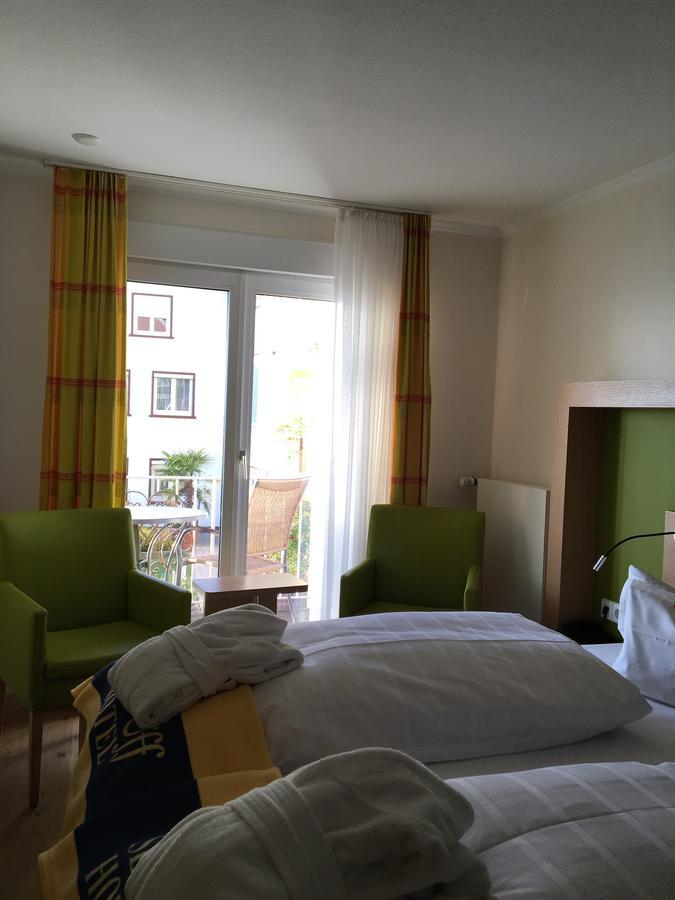 Double Room to the side lake view