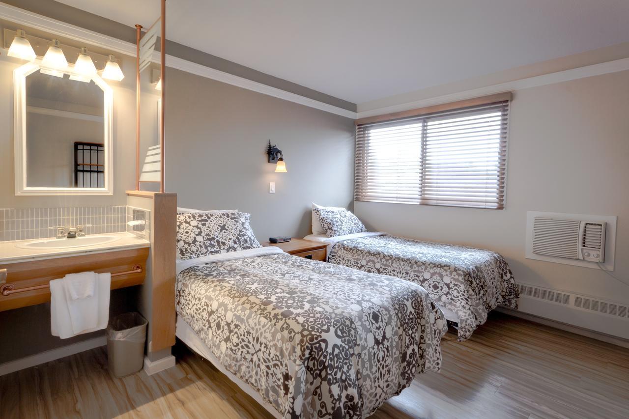 Standard Twin Room Two Twin Beds