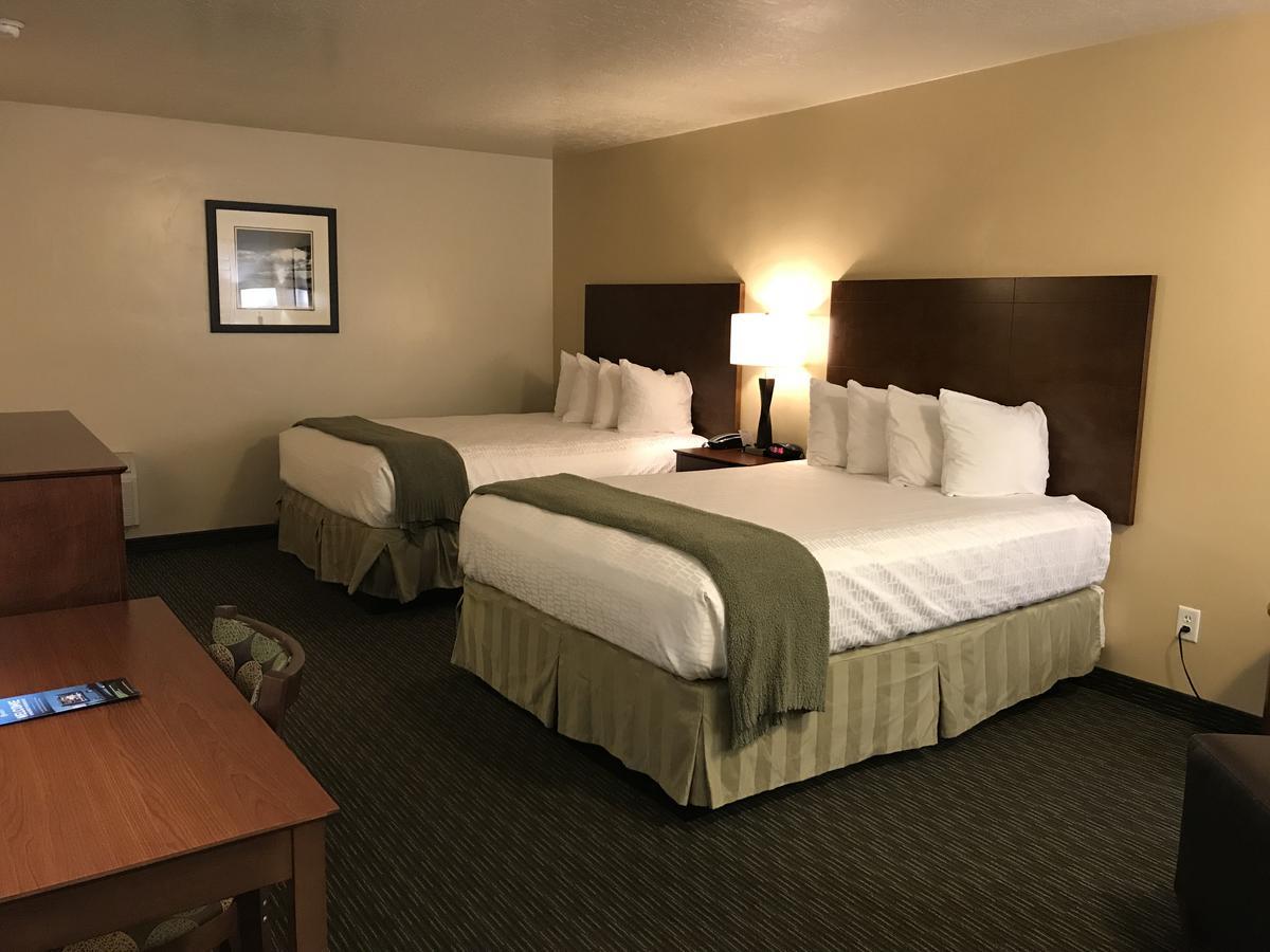 Queen Room Two Queen Beds Walk Shower Disability Access