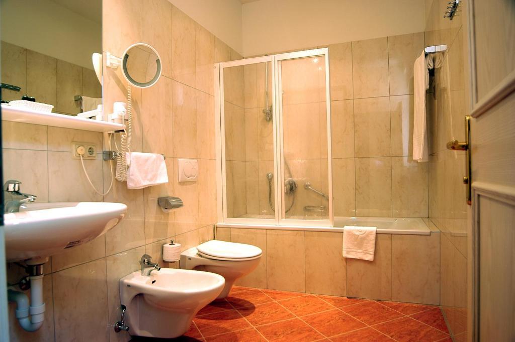 Standard Double Room,53831722:JPEG
