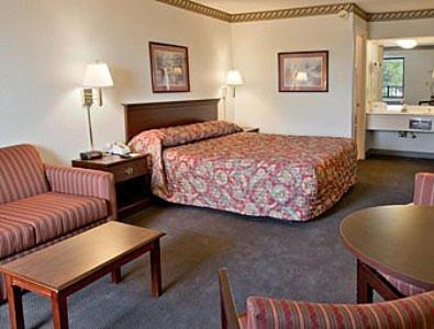 King Room with Bath Tub - Mobility Accessible/Non-Smoking
