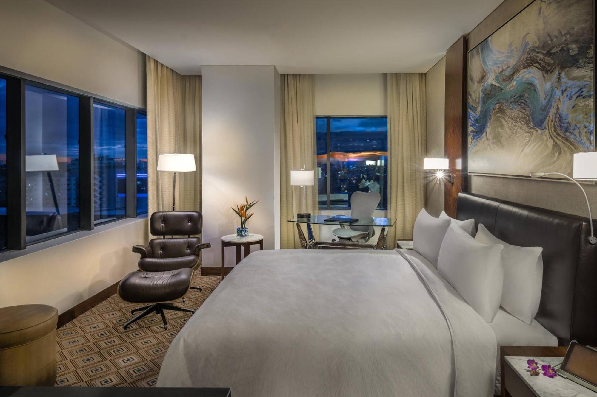 Deluxe Room,  1 King Bed