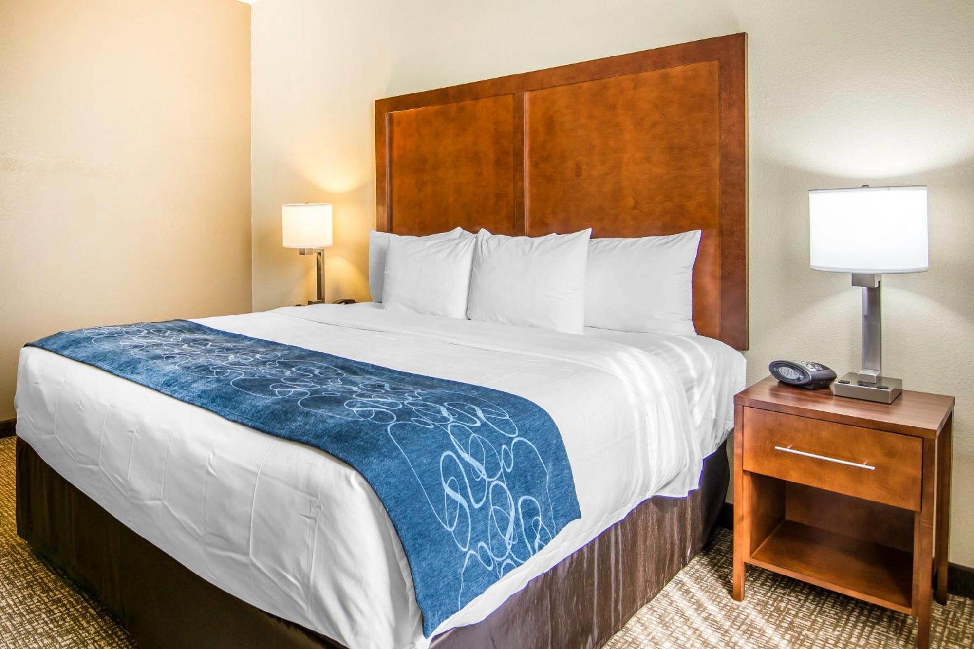 King Suite - Accessible/Non-Smoking