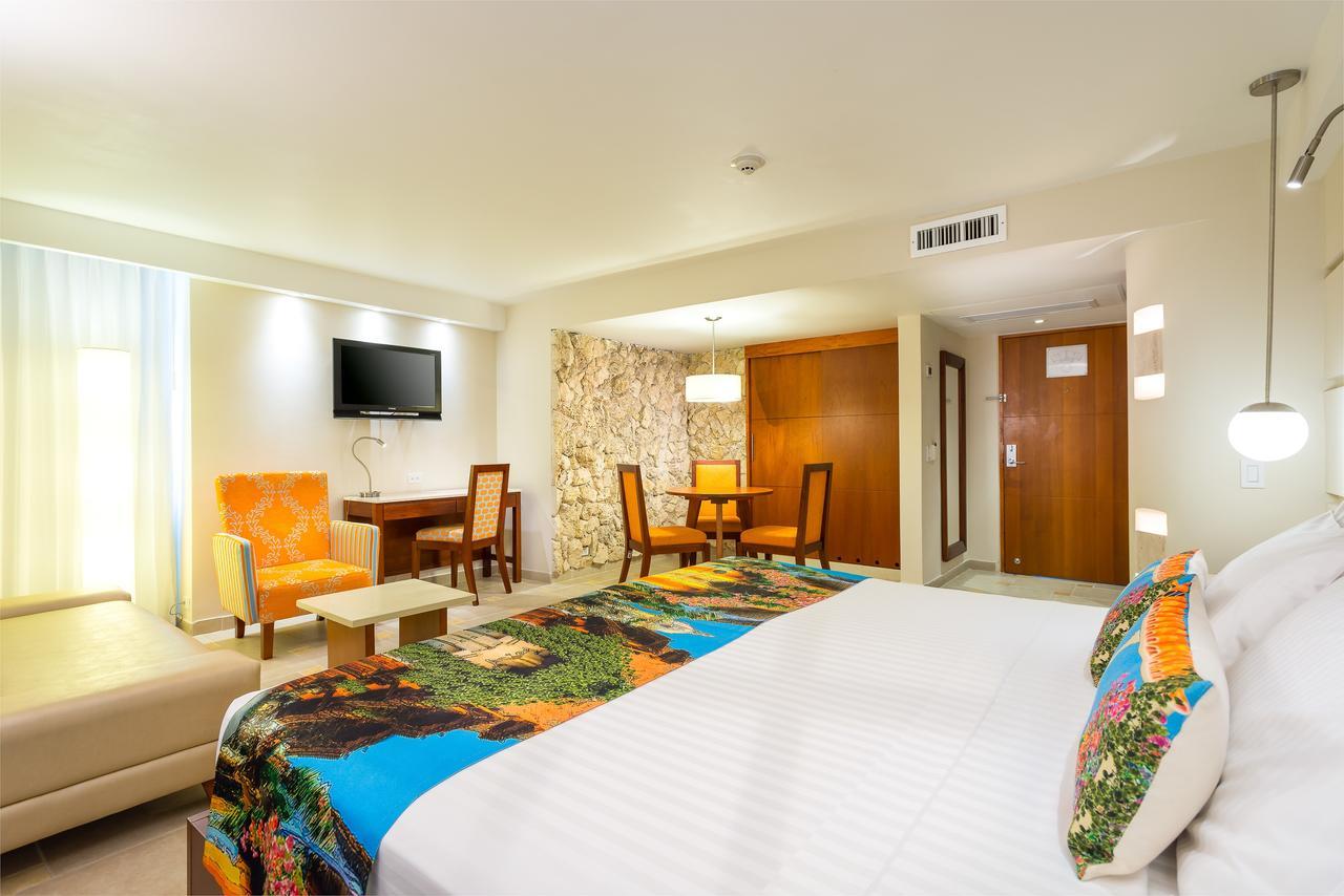 Superior King Room City View