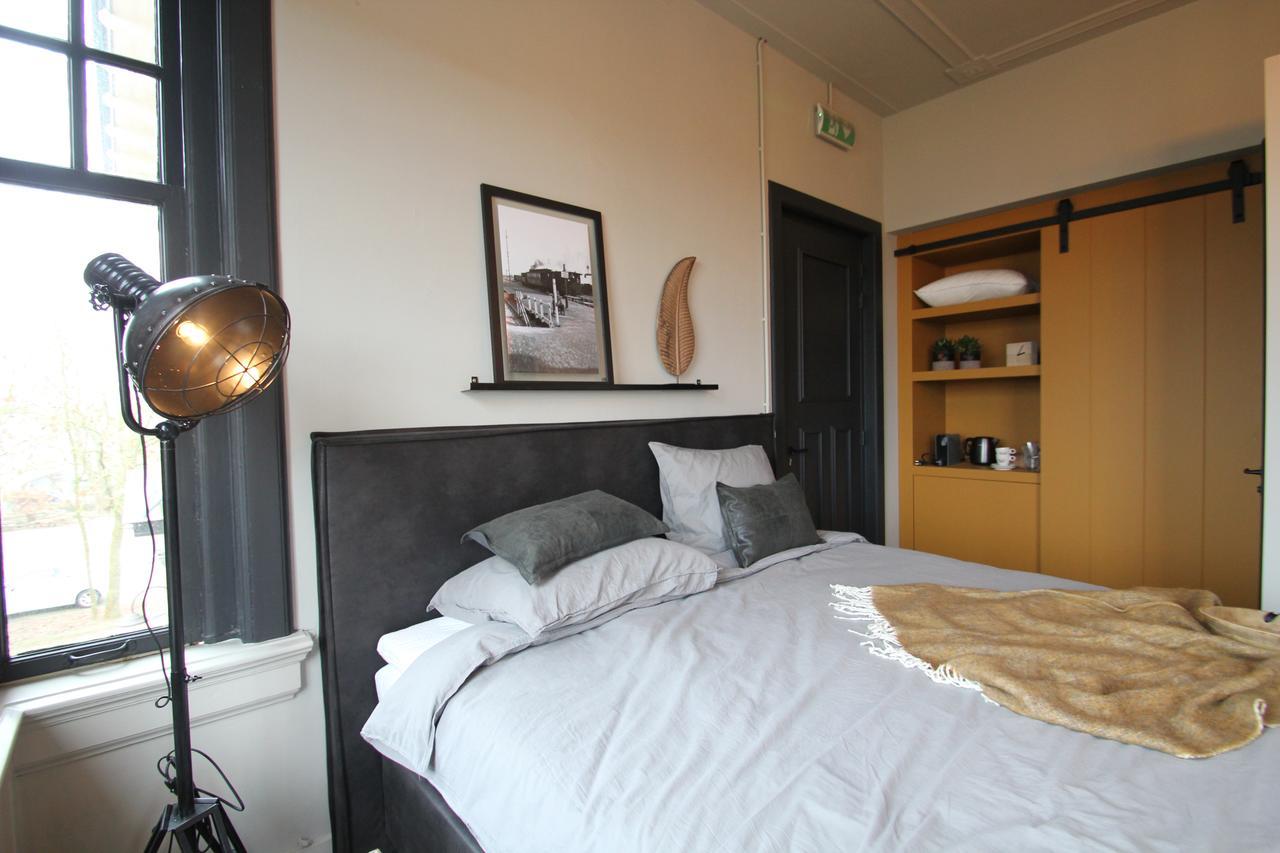 Deluxe Double Room Shower