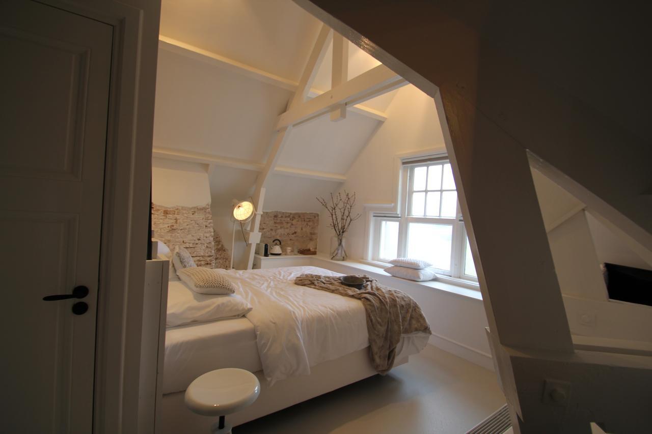 Deluxe Double Room Shower
