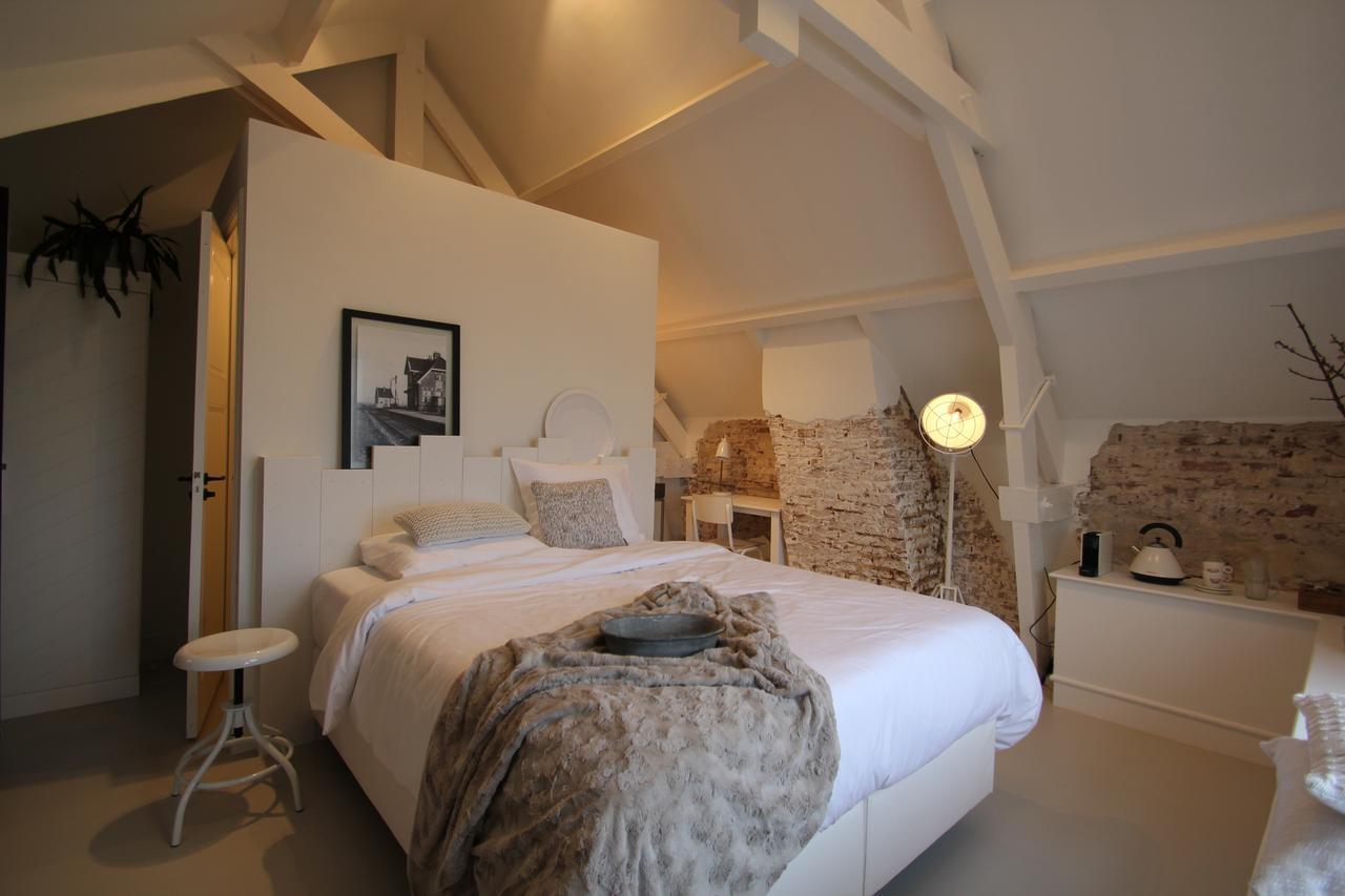 Deluxe Double Room Shower