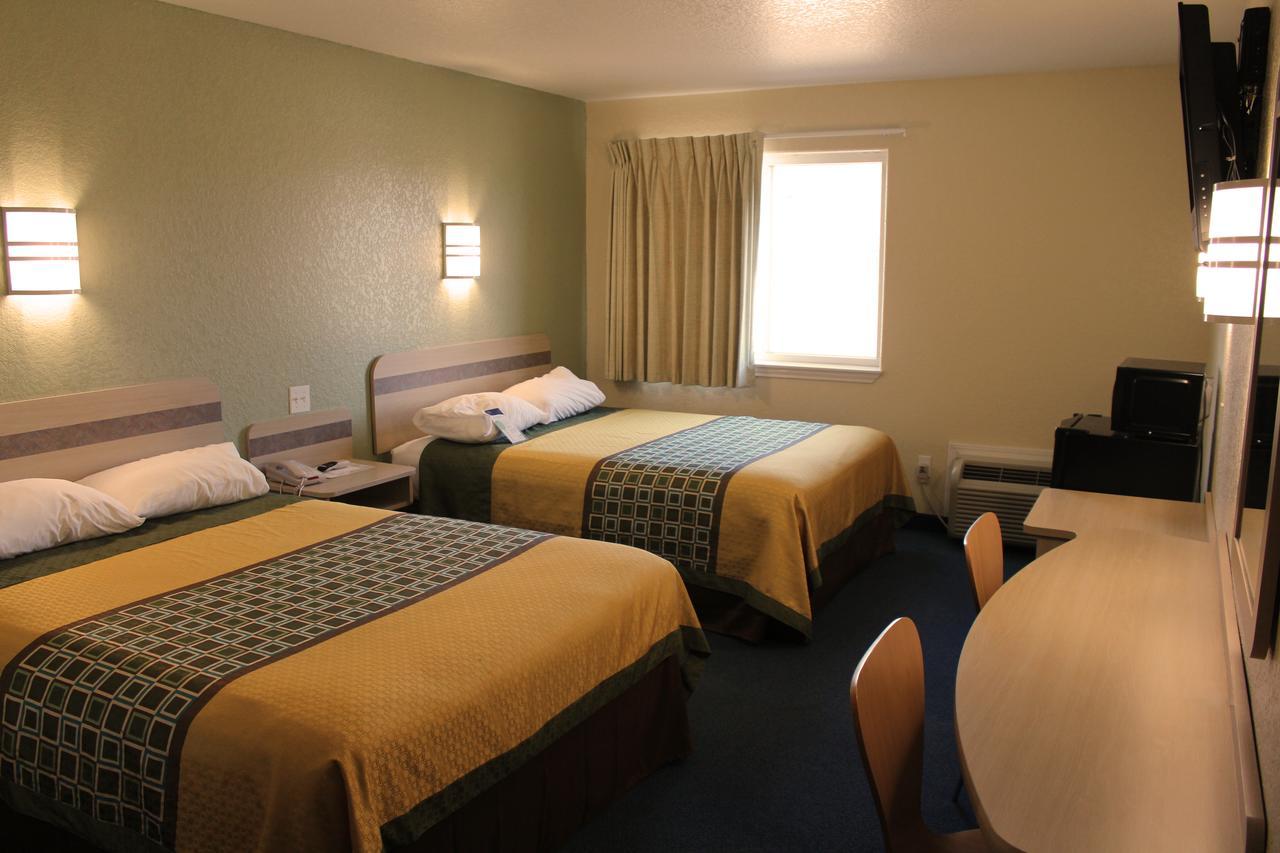 Queen Room Two Queen Beds Non-Smoking