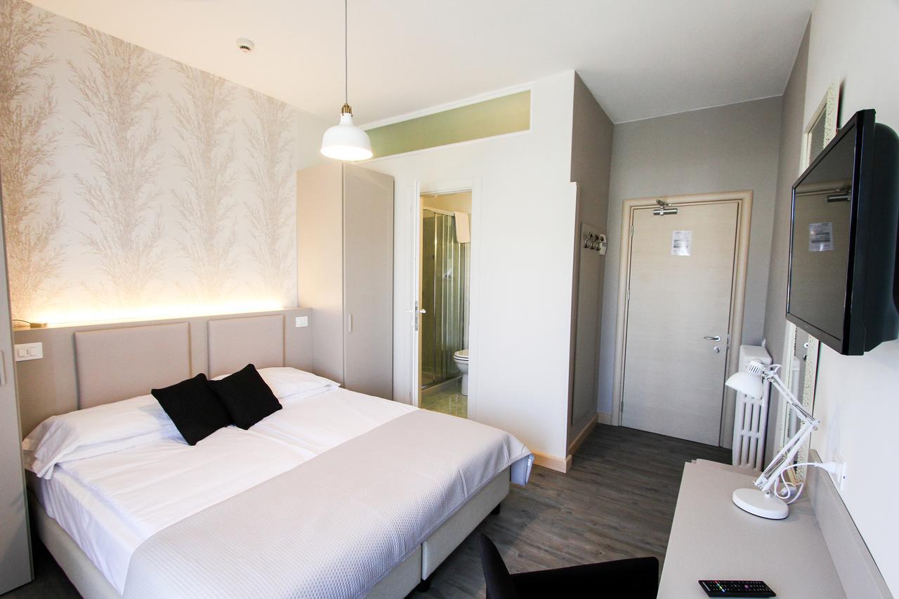Classic Double Room Balcony,785807961:JPEG