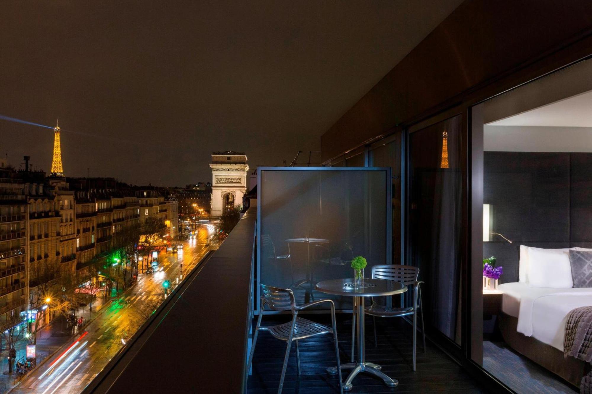 Kamer met Terras, Ontbijt en Uitzicht op Parijs en de Eiffeltoren
