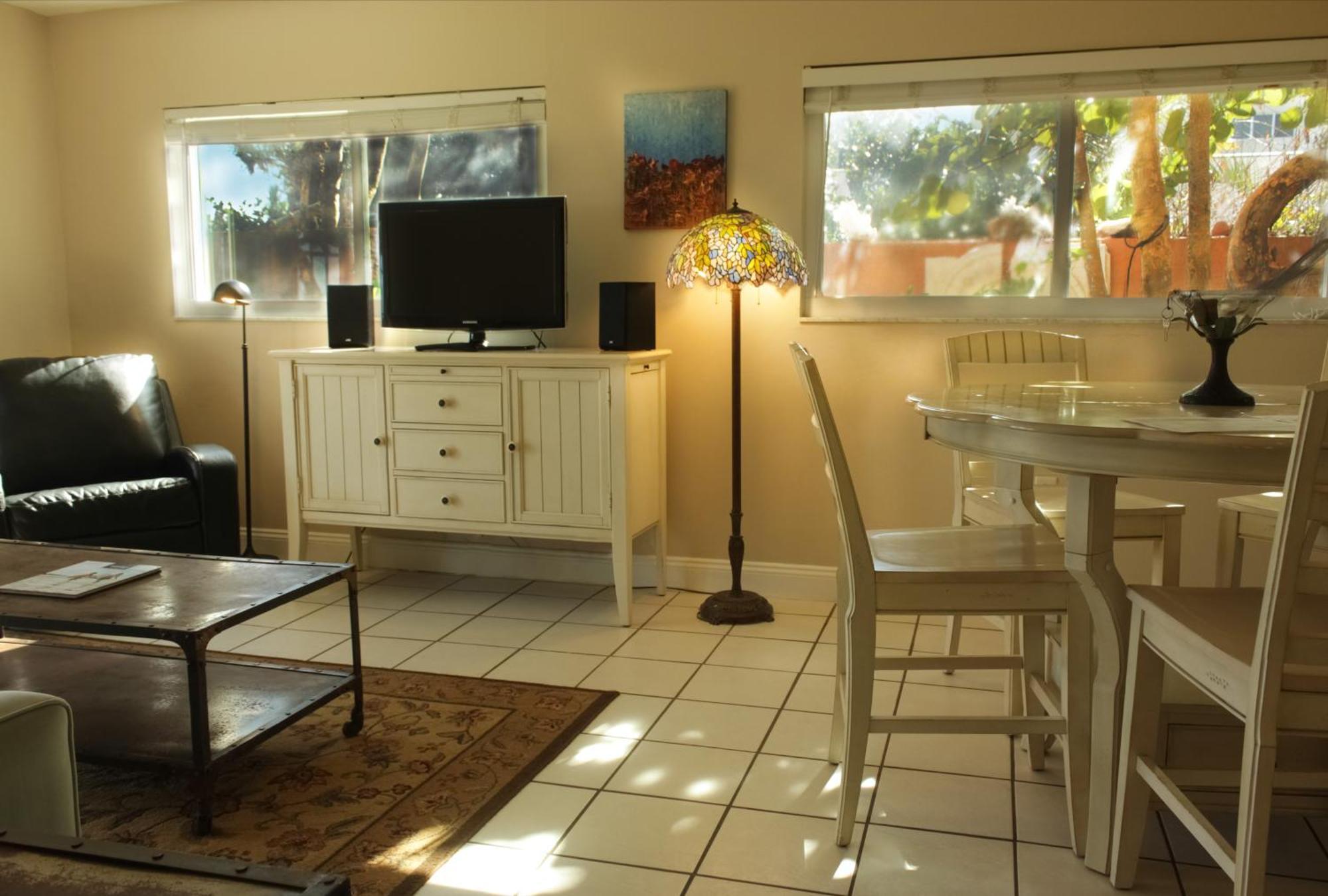 Two-Bedroom King Apartment Oceanfront View