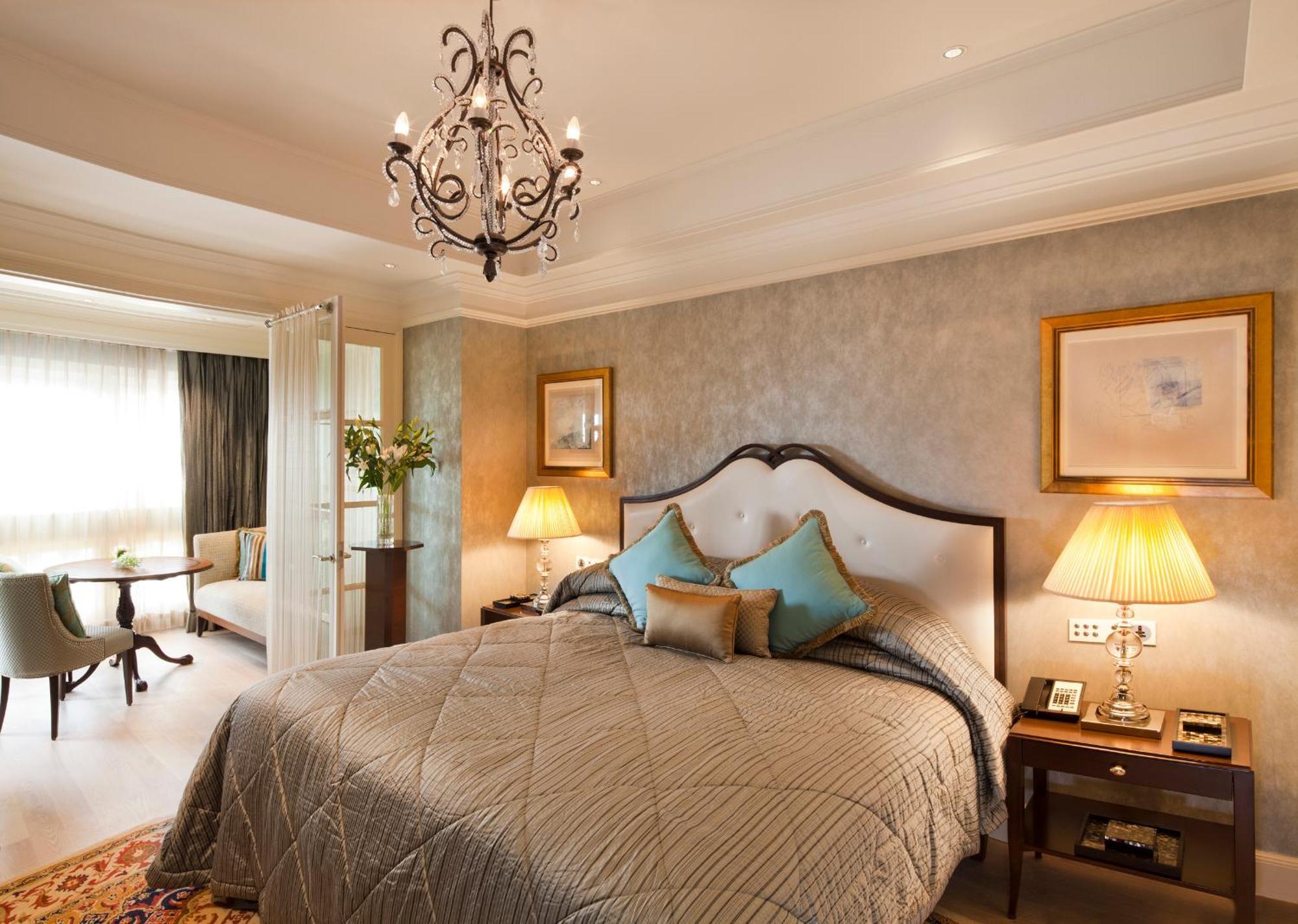 Luxury Suite 1 Bedroom City View 2 Way Airport Transfer