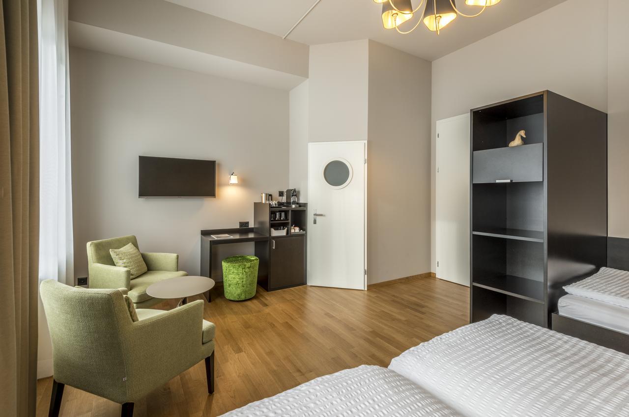 Superior Triple Room River Mountain View