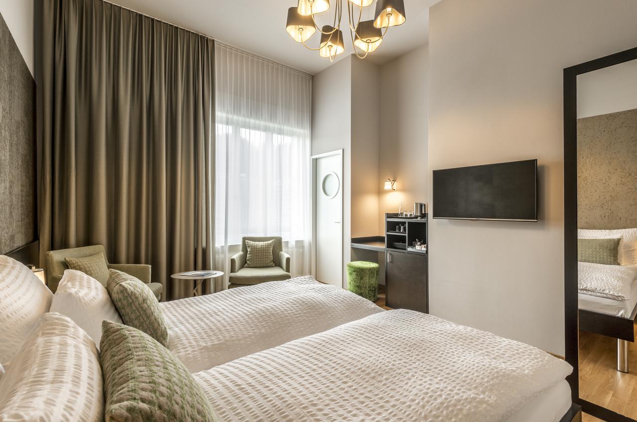 Superior Double Room River Mountain View