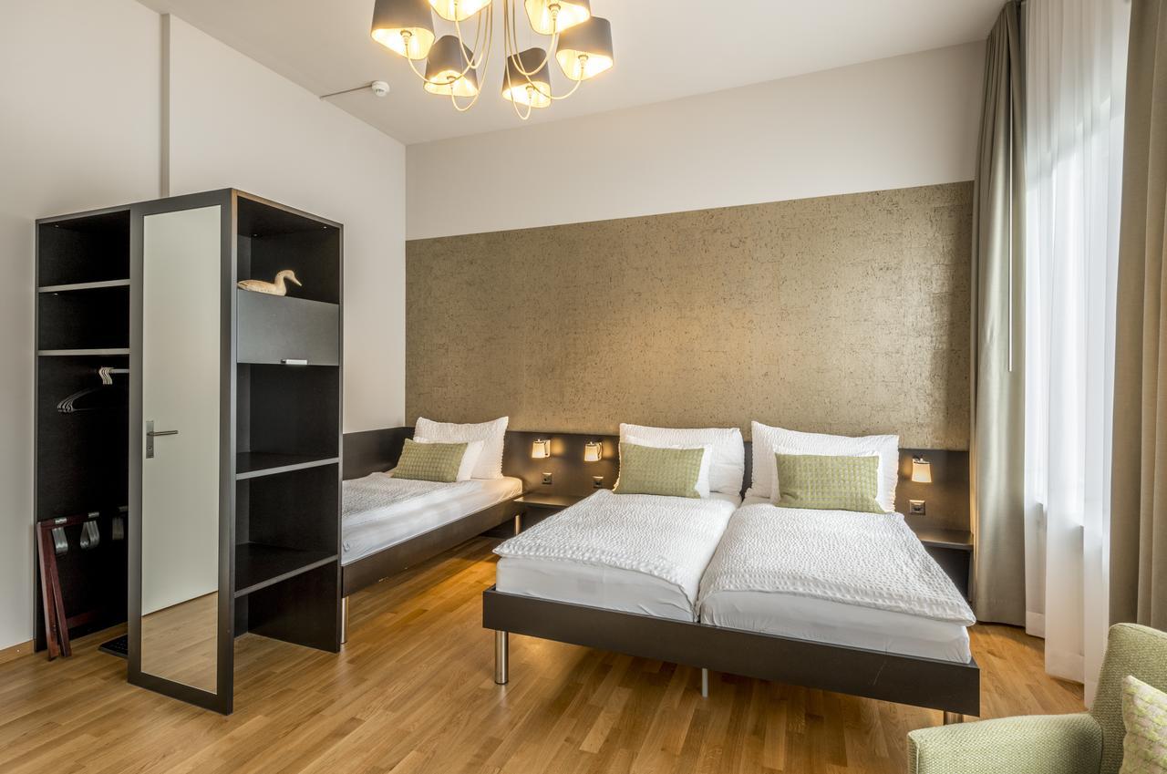 Superior Triple Room River Mountain View