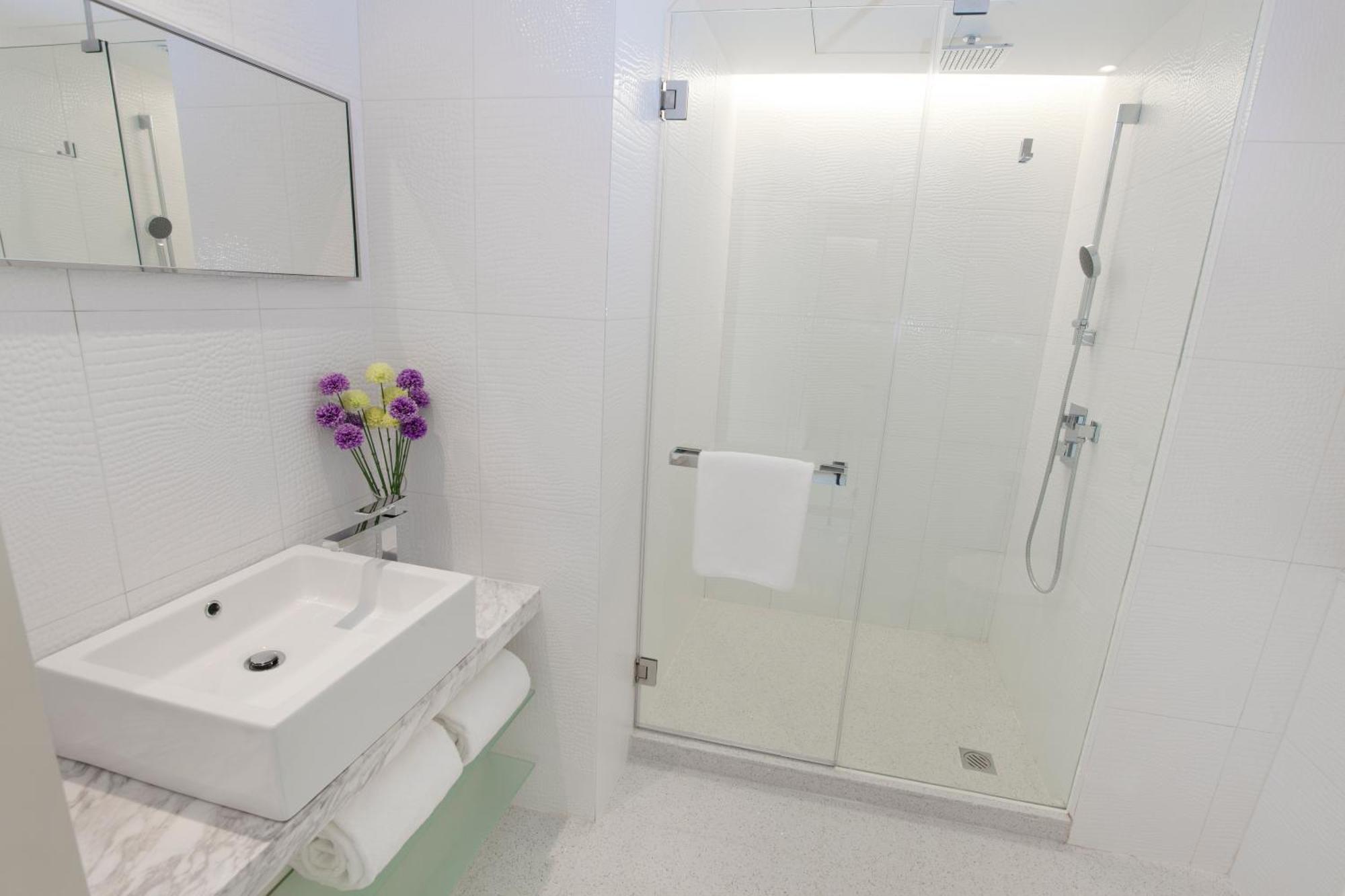 Deluxe Triple Room,769219891:JPEG