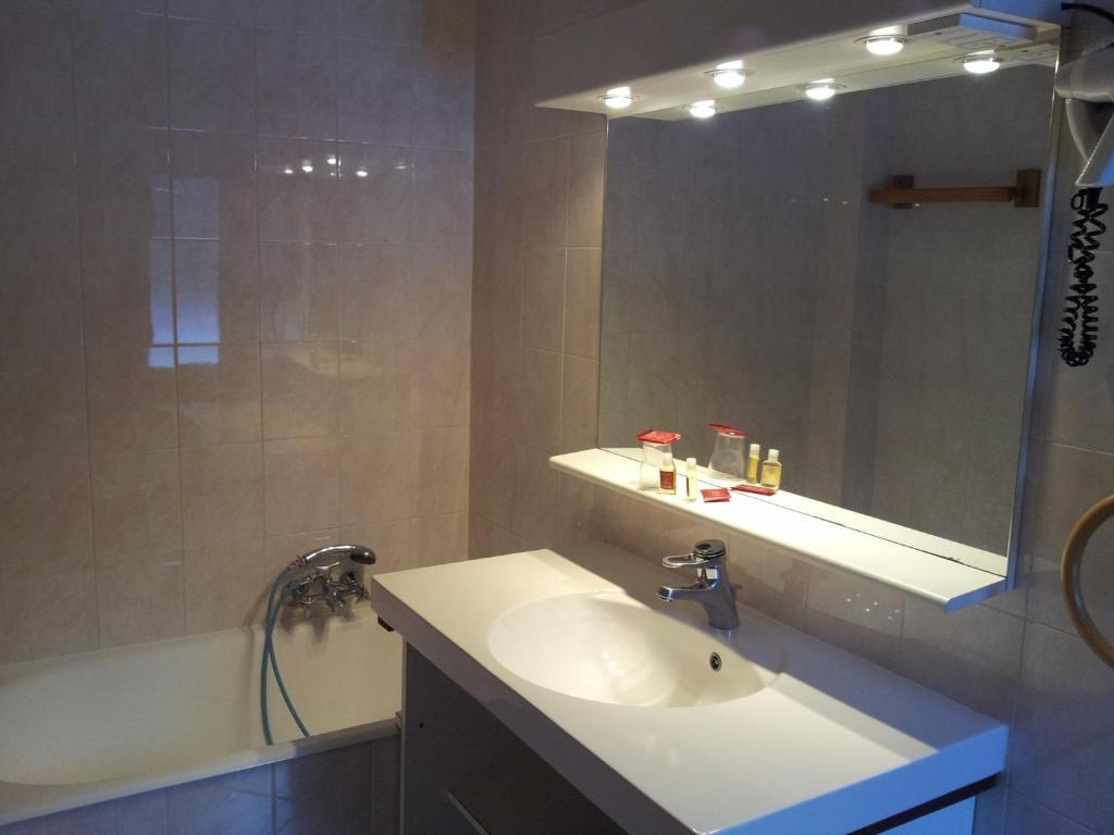 Twin Room,388769618:JPEG