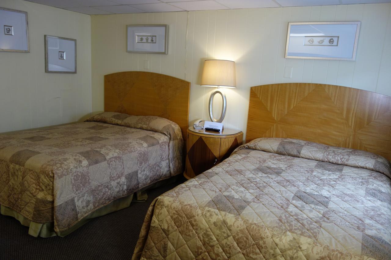 Queen Room with Pool View