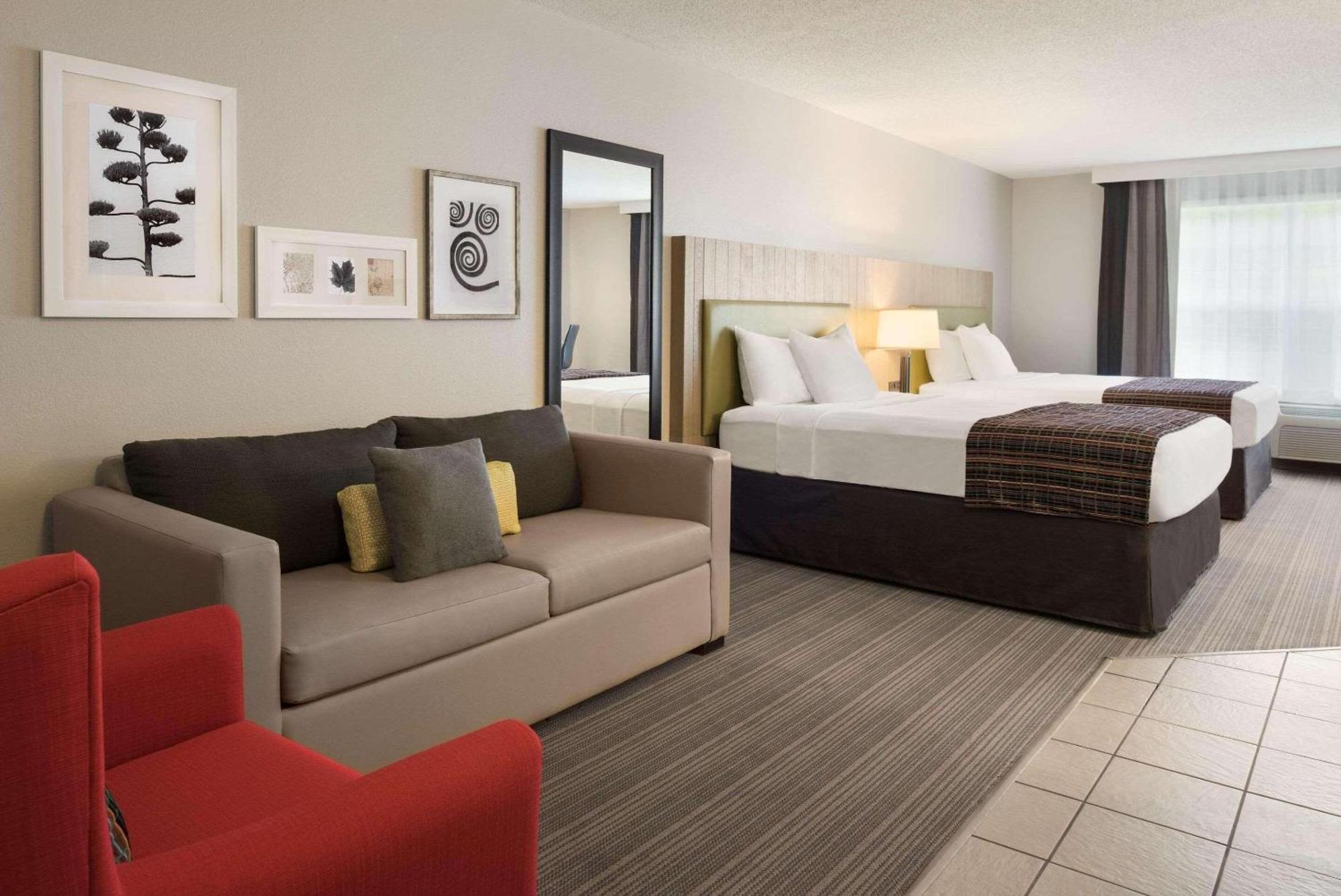 Studio Suite Two Queen Beds Sofa Bed Non-Smoking