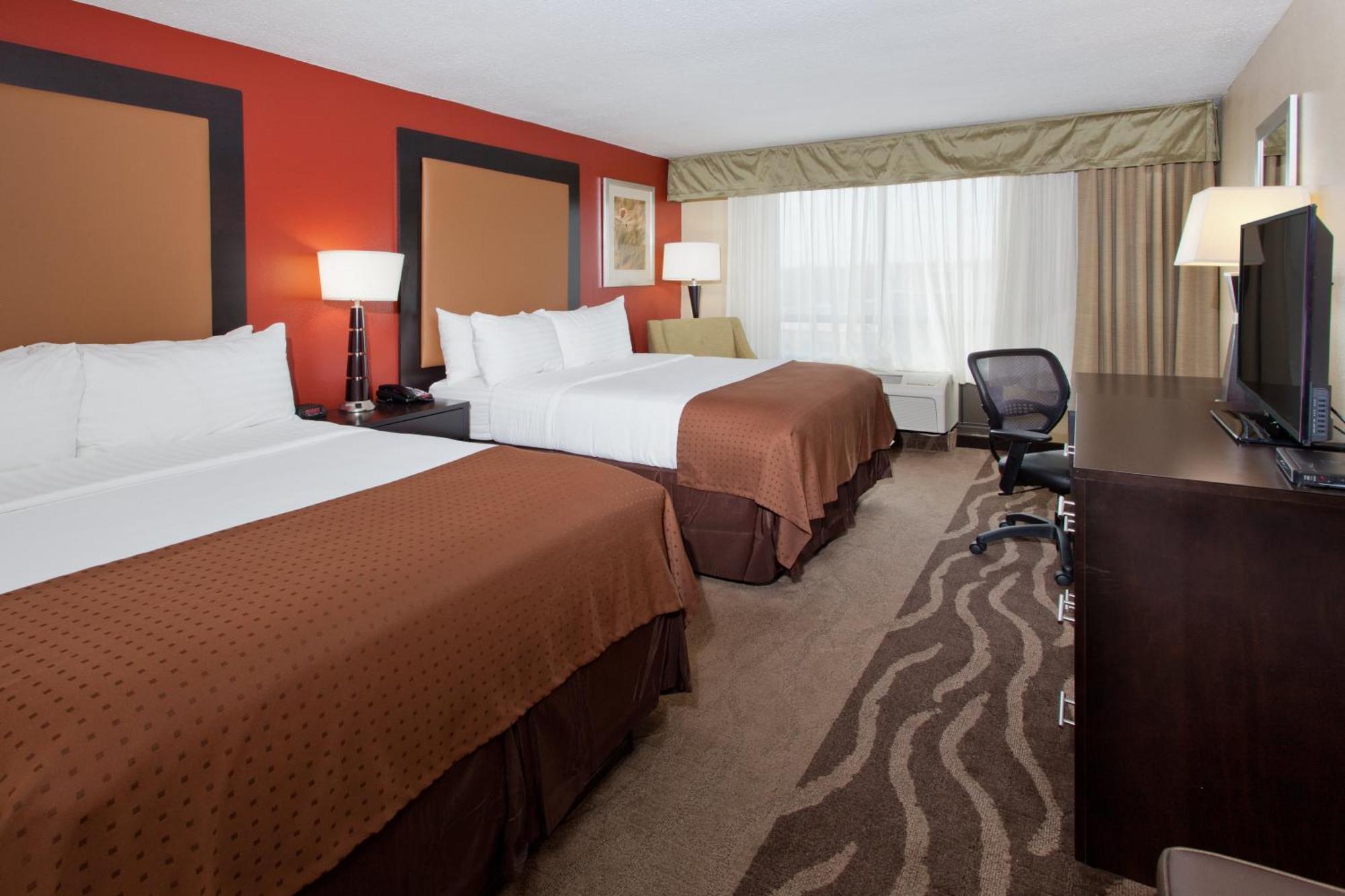 One-Bedroom Queen Suite Two Queen Beds