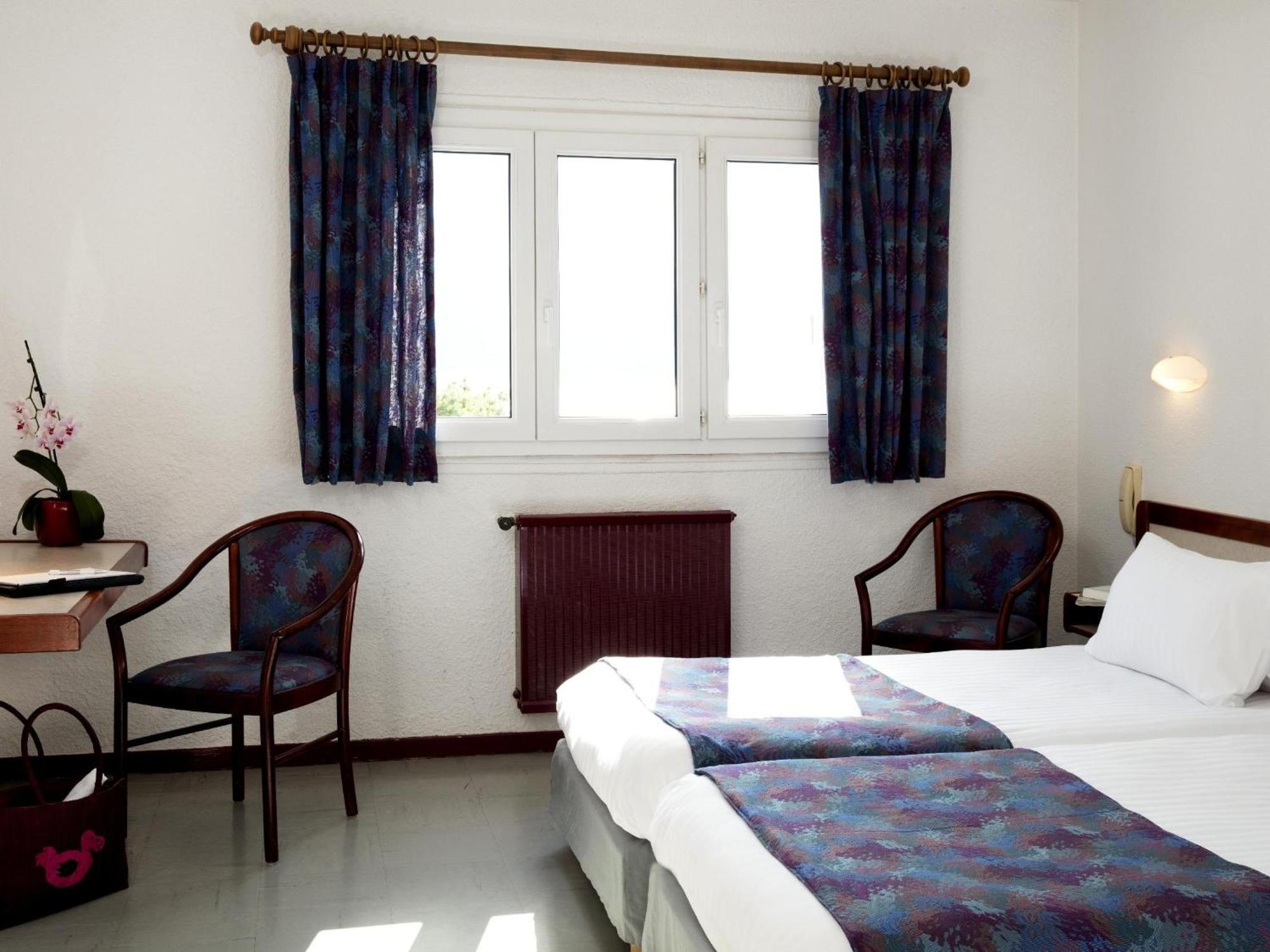 Twin Room with Lake View,1586833095:JPEG