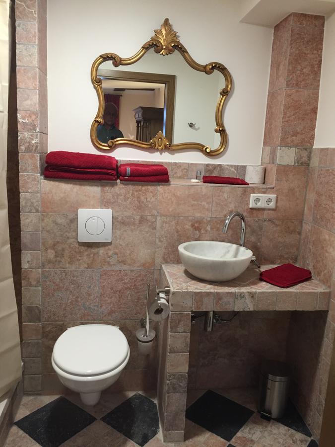 Deluxe Double Room Shower