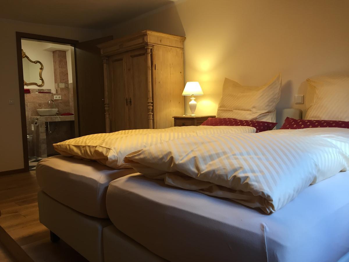 Deluxe Double Room Shower
