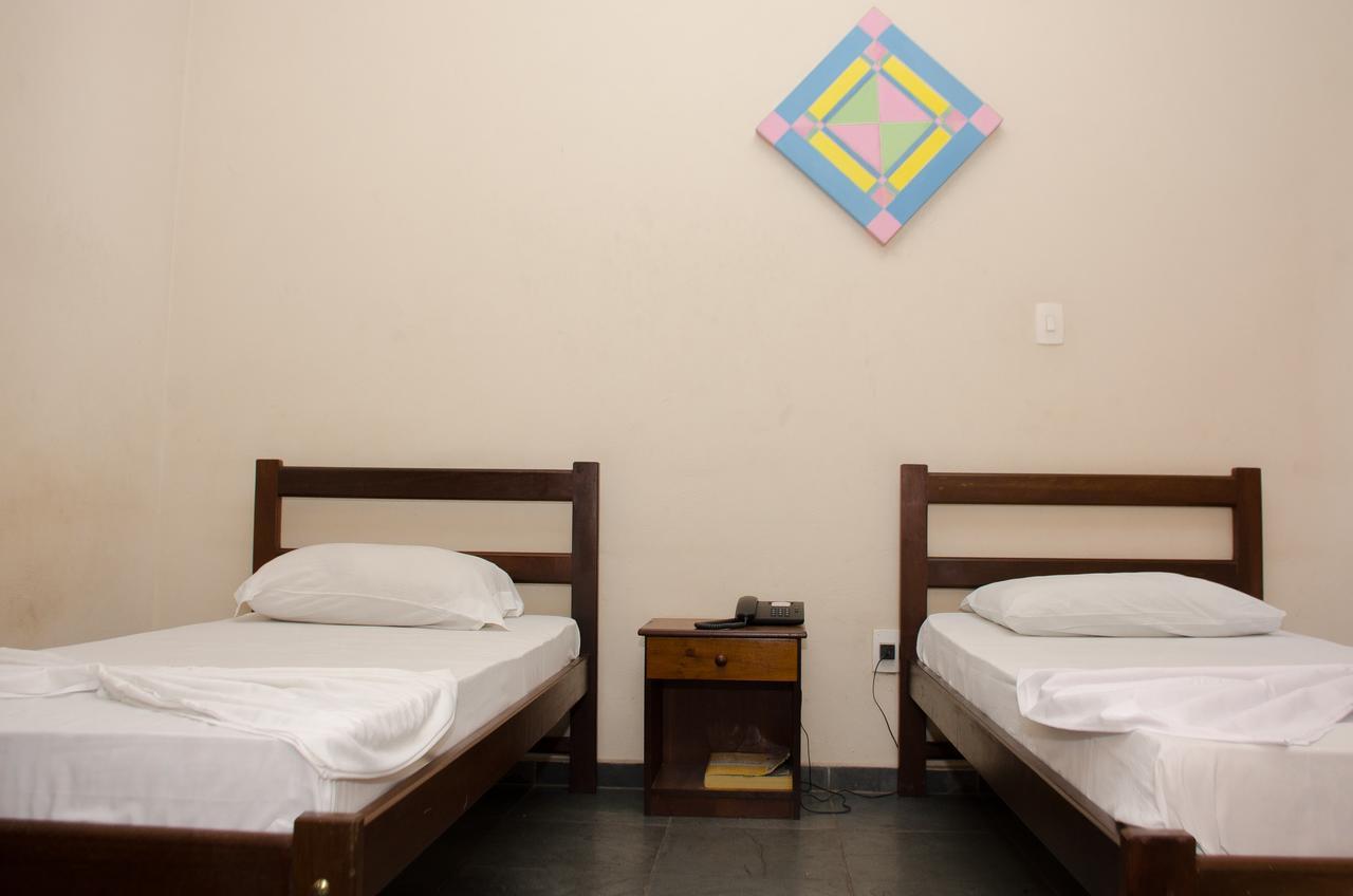 Quarto com 2 Camas de Solteiro