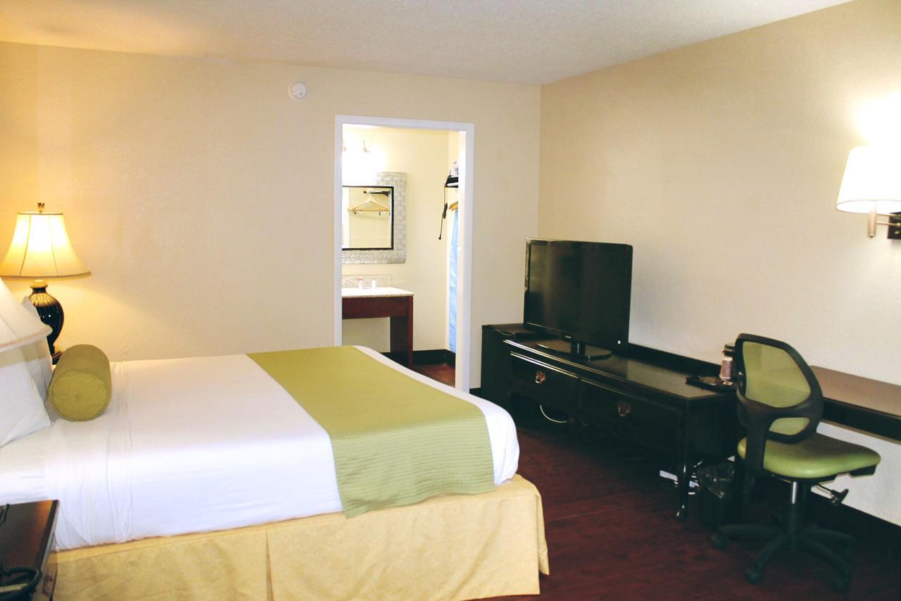 Standard Queen Room
