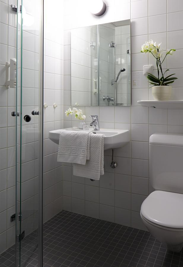 Standard Single Room Shower