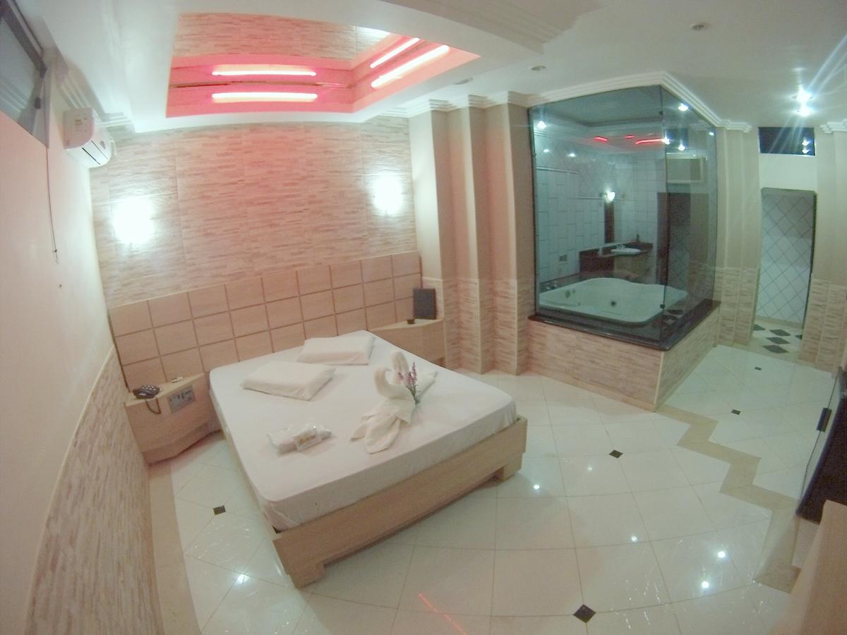Suíte Deluxe com Banheira de Hidromassagem