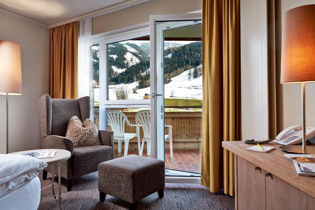 Deluxe Double Room with Balcony,59369065:JPEG