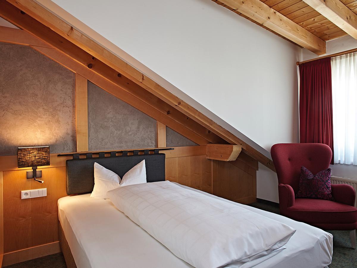Superior Single Room,595606581:JPEG