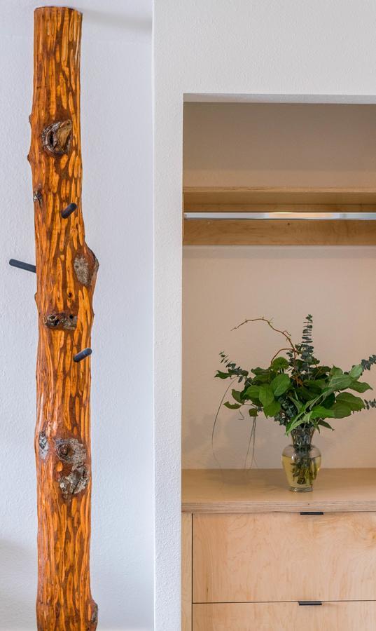 Flora King Room