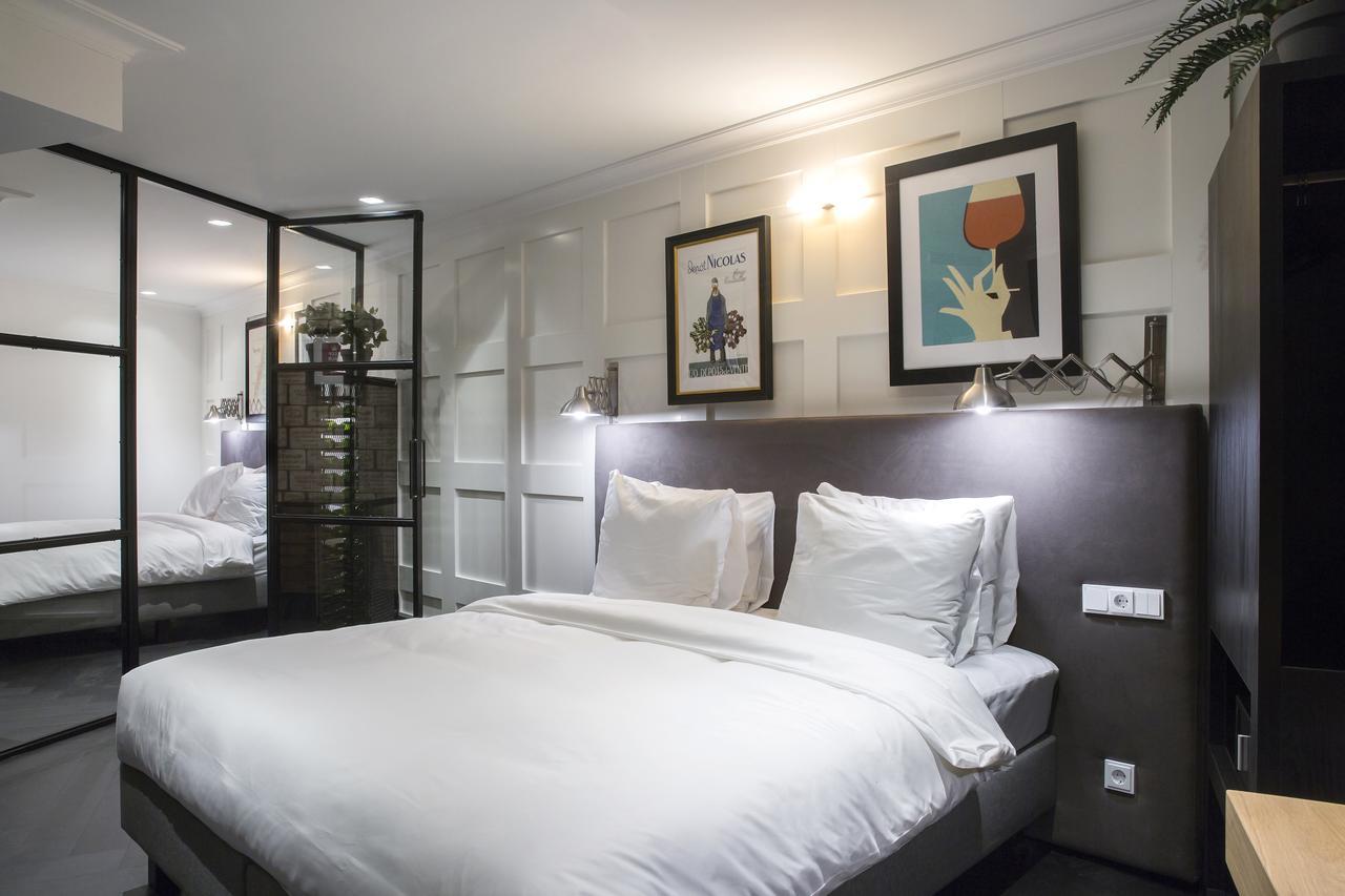 Deluxe Cellar Quadruple Room