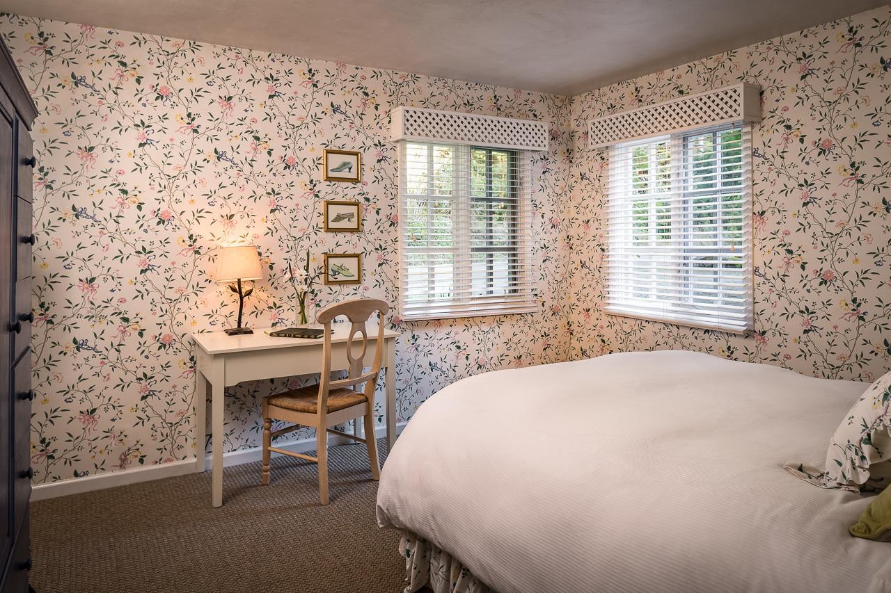 Deluxe Queen Suite