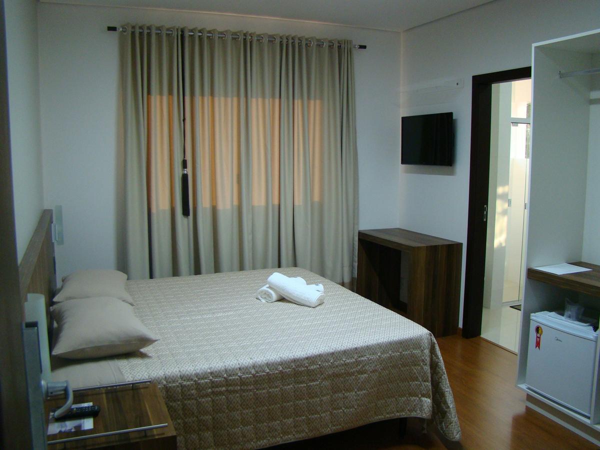 Quarto Triplo com Banheiro Privativo