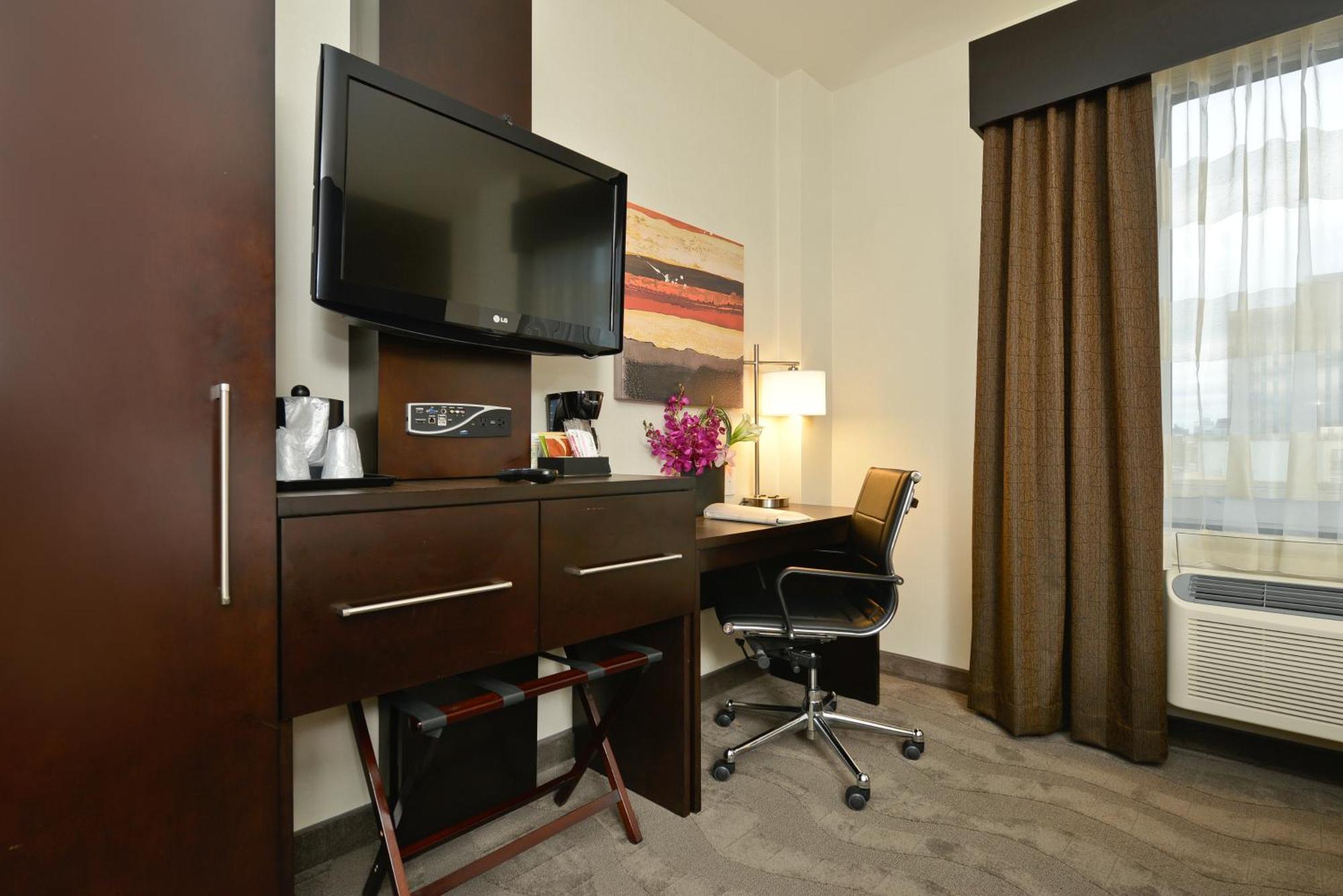 Quarto Duplo Standard com 2 Camas de Casal