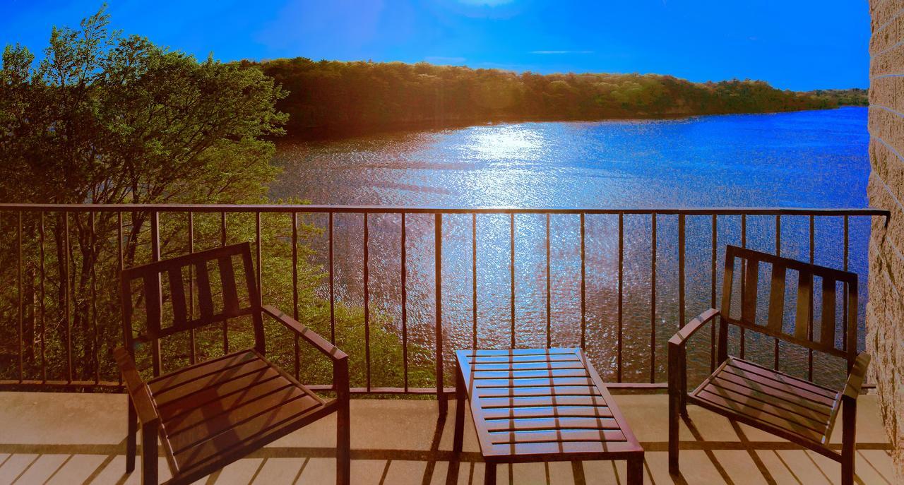 Two Queen Beds w or Private Balcony or Patio River View