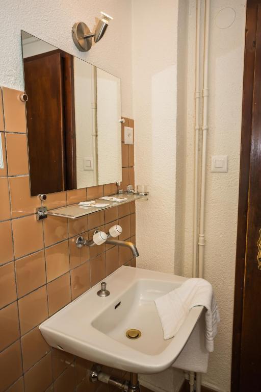 Quarto Duplo com Casa de Banho Partilhada